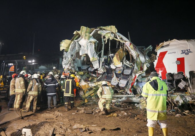 Pistten çıkan uçakta bulunan üç kişi hayatını kaybetti